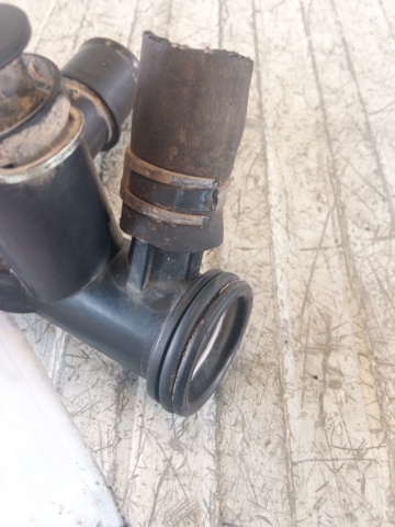 Kołnierz układu chłodzenia (trójnik) Peugeot 508 1 8D