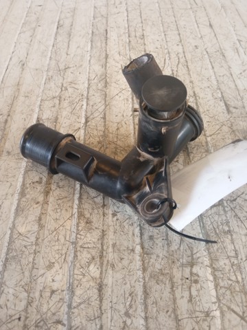 Kołnierz układu chłodzenia (trójnik) Peugeot 508 1 8D