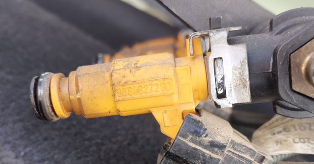 Wtryskiwacz paliwa 9684827280 PEUGEOT