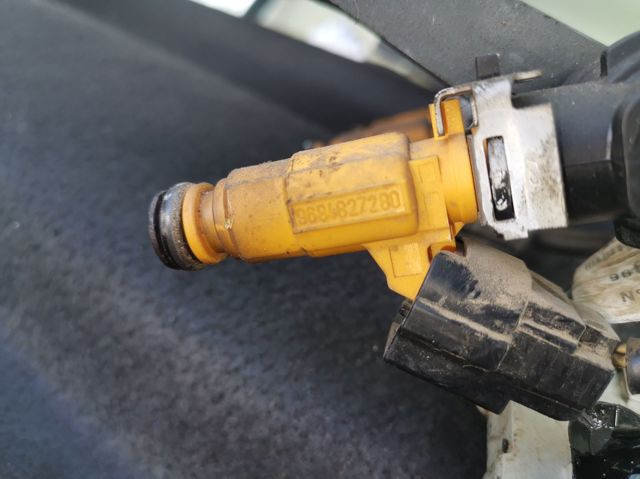 Wtryskiwacz paliwa 9684827280 PEUGEOT