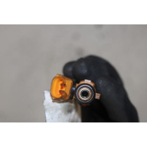 Wtryskiwacz paliwa 9684827280 PEUGEOT