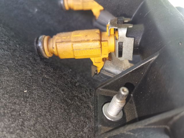 Wtryskiwacz paliwa 9684827280 PEUGEOT