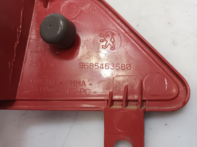 Przednia lampa przeciwmgielna tylna prawa 9685463580 PEUGEOT