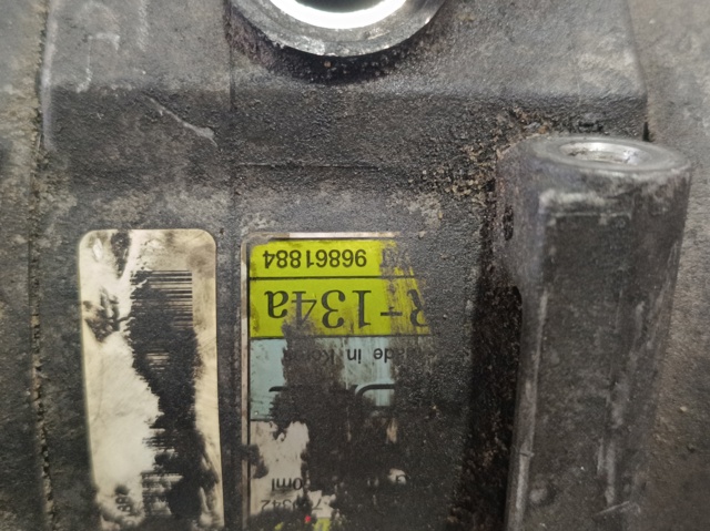 Sprężarka klimatyzacji 96861884 OPEL