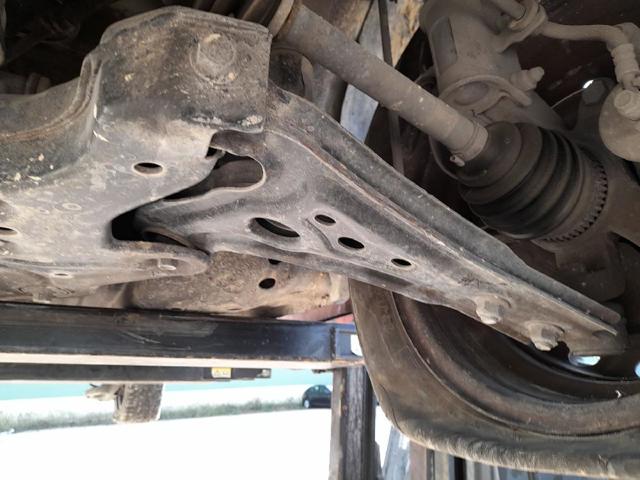 Wahacz zawieszenia przedniego dolny lewy 96870465 GM