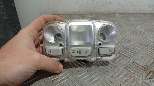 Lampka oświetlenia kabiny tylna 96887290BJ PEUGEOT