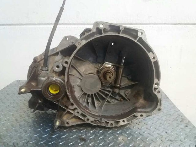 Mechaniczna skrzynia biegów w komplecie 96ZT7002BA FORD