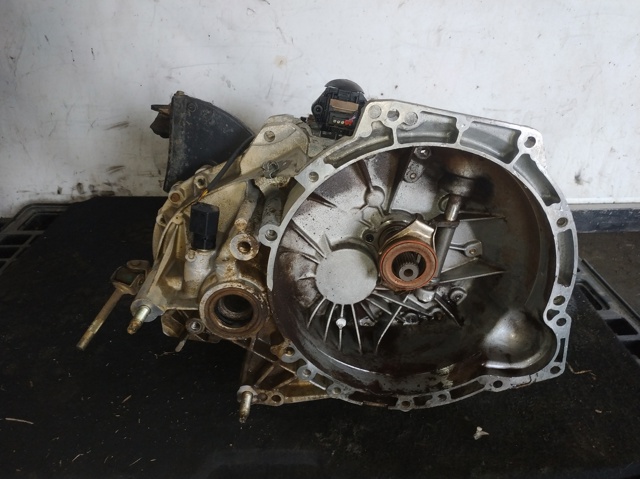 Mechaniczna skrzynia biegów w komplecie 96ZT7002BA FORD