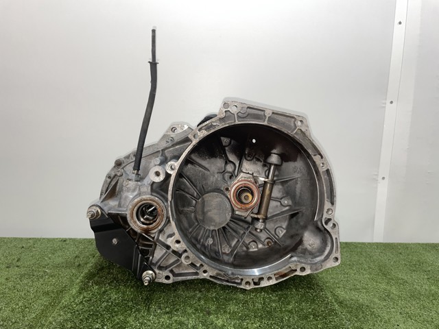 Mechaniczna skrzynia biegów w komplecie 96ZT7002BA FORD