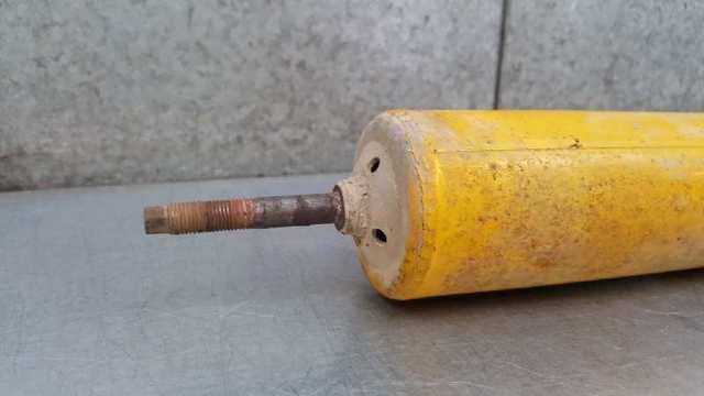 Amortyzator przedni 97039320 OPEL