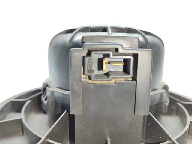 Silniczek wentylatora nagrzewnicy (ogrzewacza wnętrza) KIA Sorento 3 C5, UM