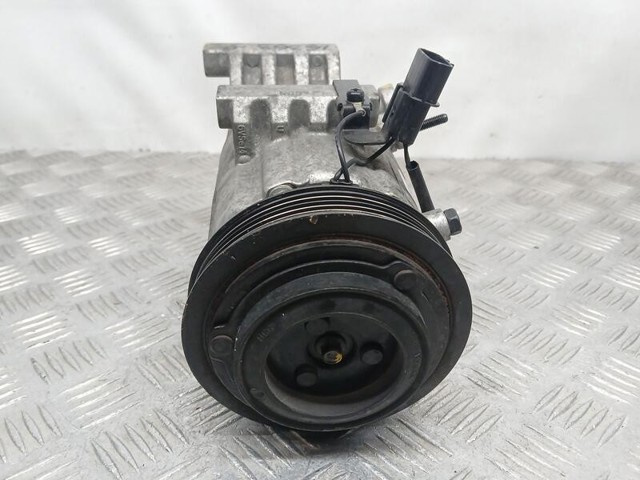 Sprężarka klimatyzacji 977012Y100 HYUNDAI