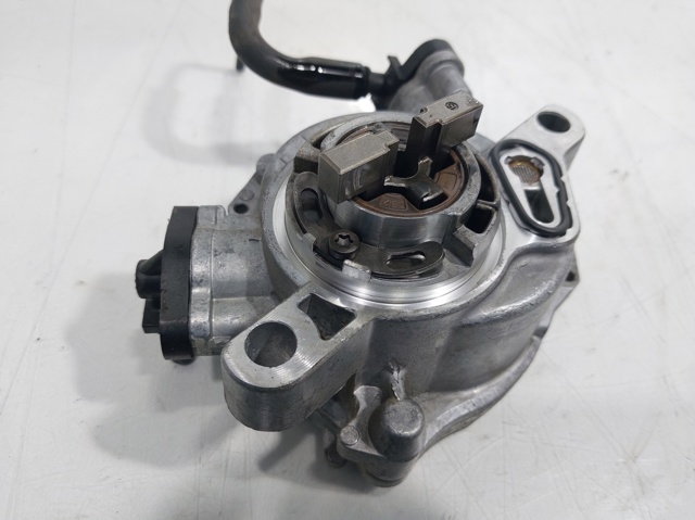 Pompa podciśnienia 9804021880 FORD
