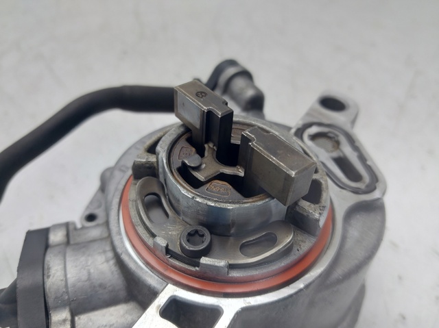Pompa podciśnienia 9804021880 FORD