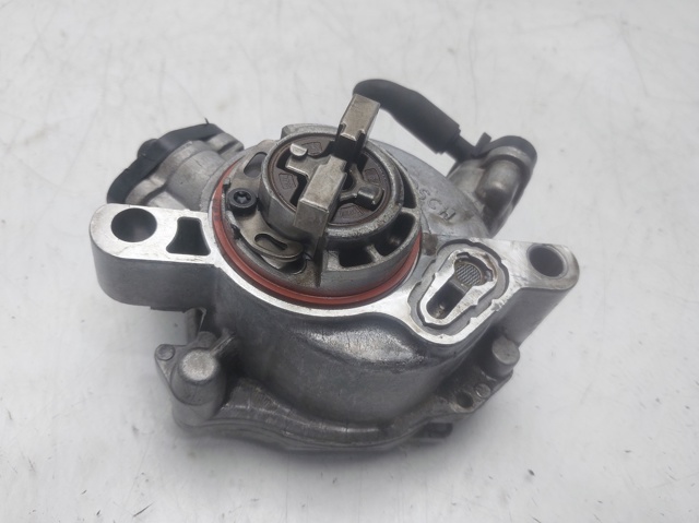Pompa podciśnienia 9804021880 FORD
