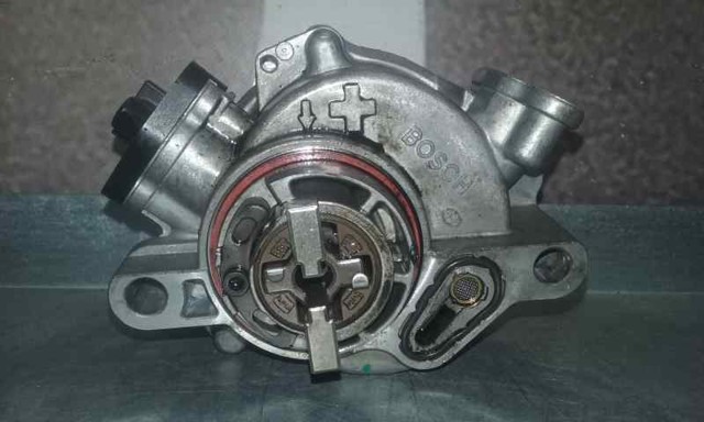 Pompa podciśnienia 9804021880 PEUGEOT