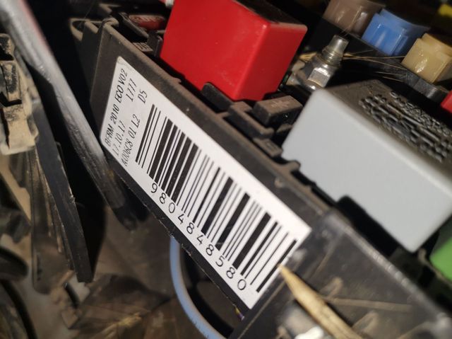 Skrzynka bezpieczników 9804848580 PEUGEOT