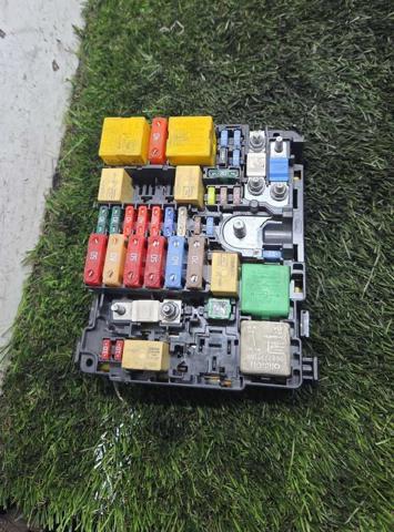 Skrzynka bezpieczników 9804848580 PEUGEOT