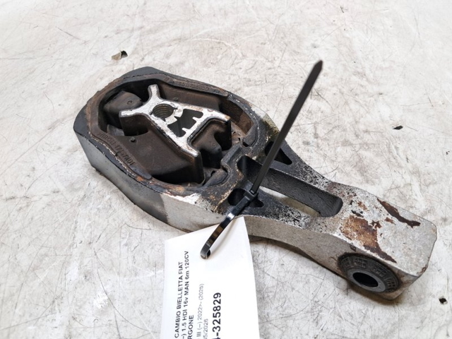 Poduszka (podpora) silnika prawa tylna 9804890680 FIAT