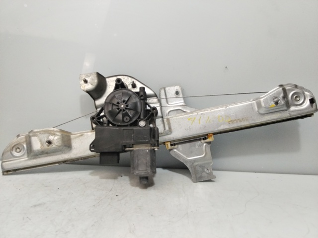 Mechanizm podnoszenia szyby drzwi tylnych prawych 9806088080 PEUGEOT