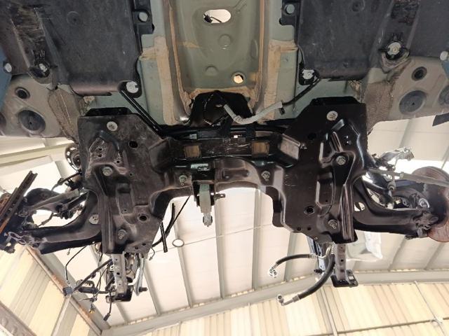 Korpus osi przedniej 9807026580 PEUGEOT