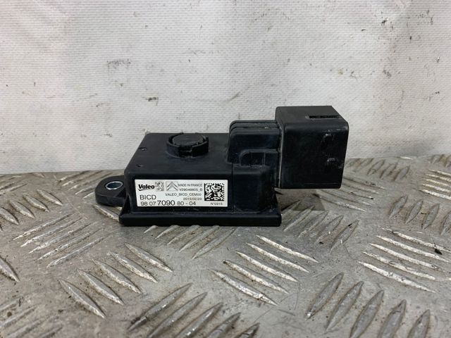 Próg zewnętrzny lewy 9807709080 PEUGEOT