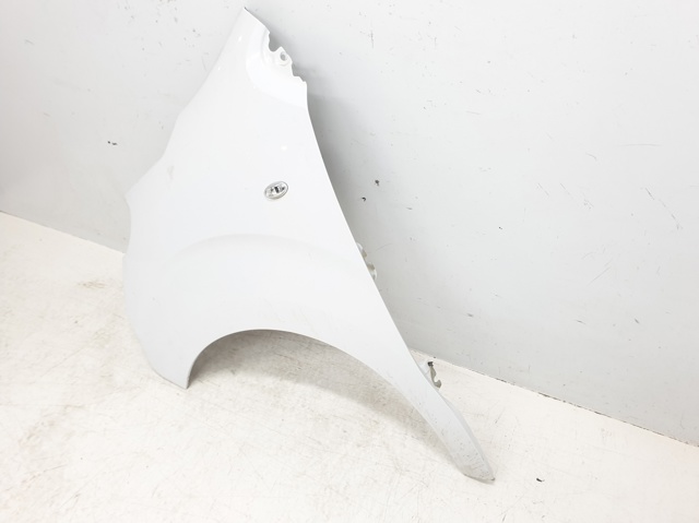 Błotnik przedni lewy Opel Vivaro K0