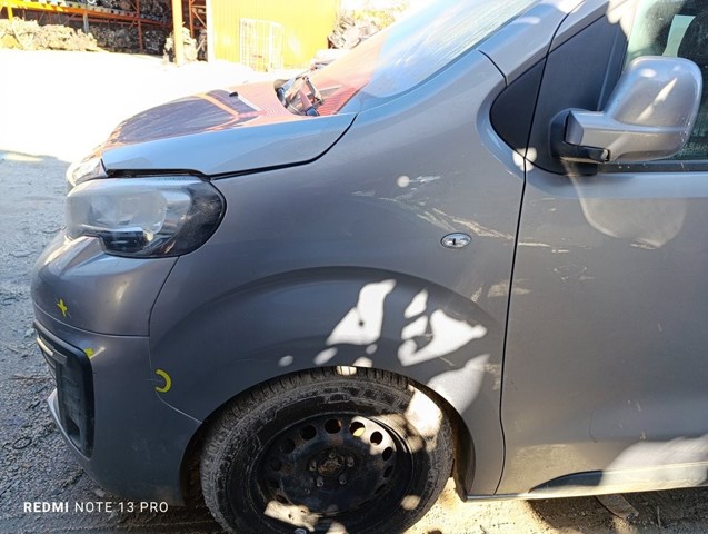 Błotnik przedni lewy Opel Vivaro K0