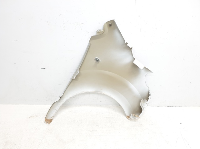 Błotnik przedni lewy Opel Vivaro K0