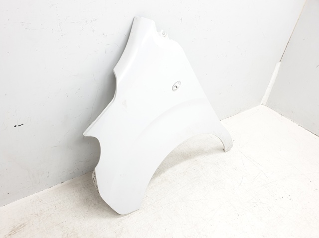 Błotnik przedni lewy Opel Vivaro K0