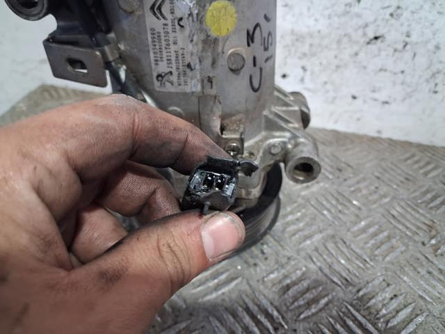 Sprężarka klimatyzacji 9810349980 PEUGEOT