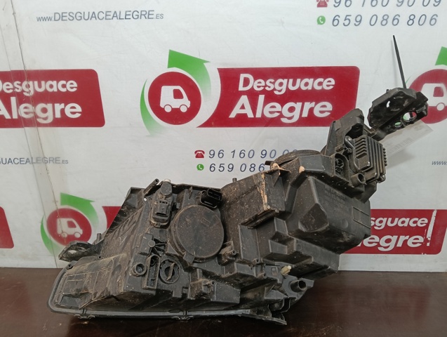 Reflektor prawy Peugeot 5008 2