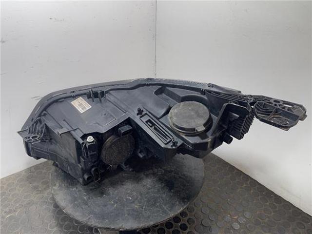 Reflektor prawy Peugeot 5008 2