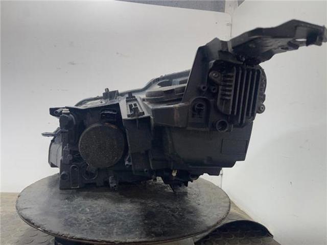 Reflektor prawy Peugeot 5008 2