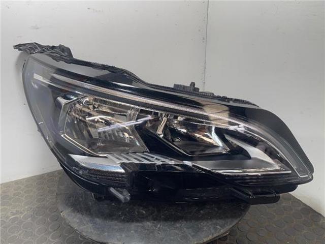 Reflektor prawy Peugeot 5008 2