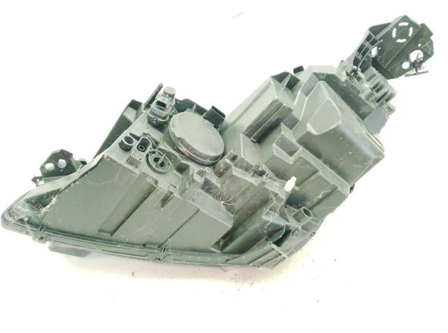 Reflektor prawy Peugeot 5008 2