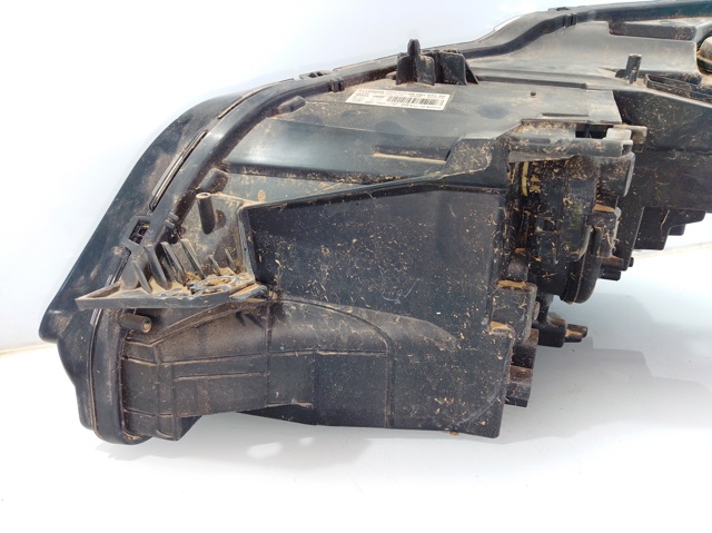 Reflektor prawy Peugeot 5008 2