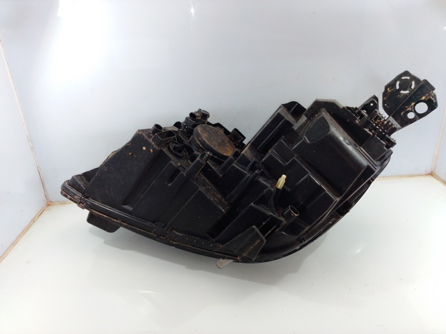 Reflektor prawy Peugeot 5008 2