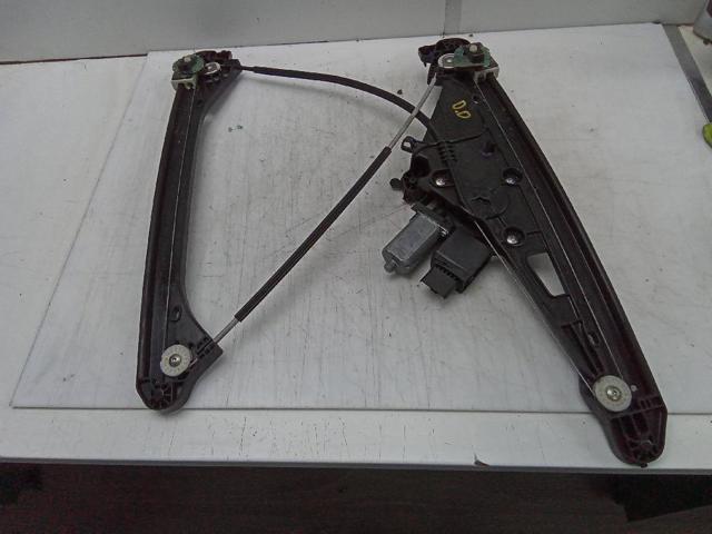 Mechanizm podnoszenia szyby drzwi przednich prawych 9810488880 PEUGEOT