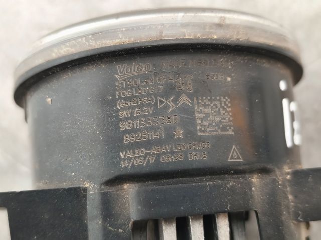 Lampa przeciwmgielna lewa/prawa 9811333380 PEUGEOT