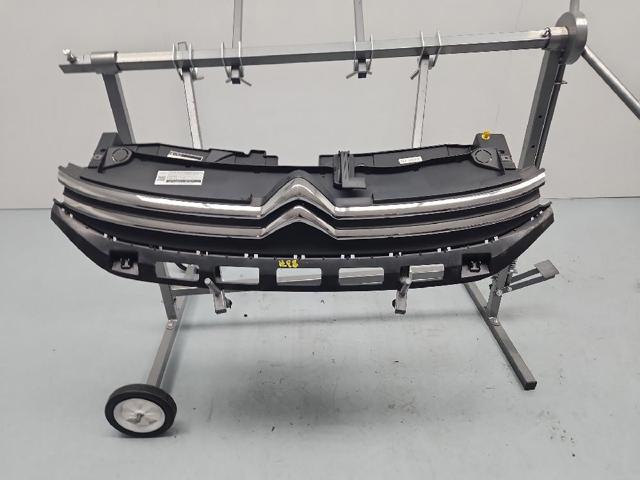 Atrapa chłodnicy 9812063477 PEUGEOT