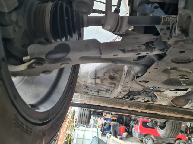 Wahacz zawieszenia przedniego dolny prawy 9816865480 PEUGEOT