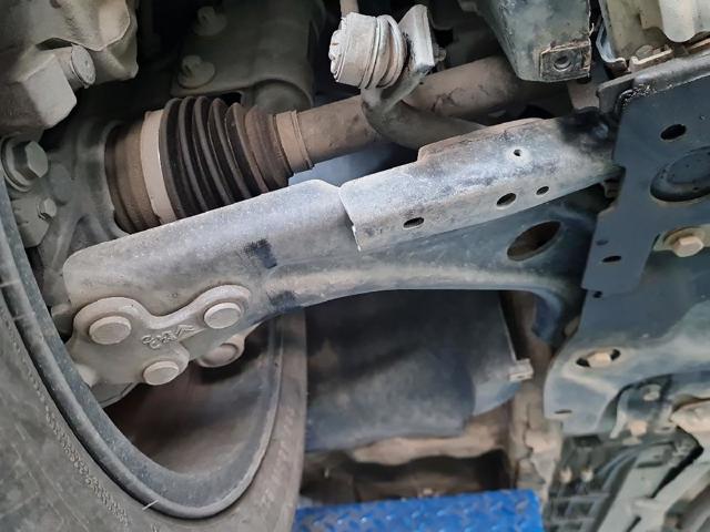 Wahacz zawieszenia przedniego dolny prawy 9816865480 PEUGEOT