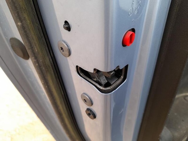 Zamek drzwi tylnych lewych 9819026680 PEUGEOT