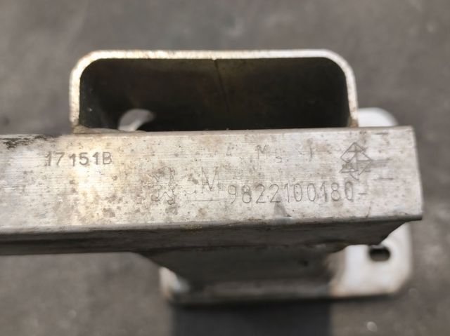 Wzmocnienie zderzaka przedniego 9822100180 PEUGEOT