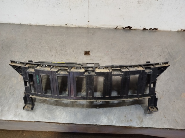 Osłona chłodnicy kompletna (panel mocowania reflektorów) 9824055880 PEUGEOT