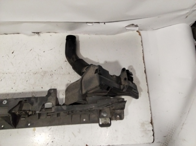 Osłona chłodnicy kompletna (panel mocowania reflektorów) 9824055880 PEUGEOT