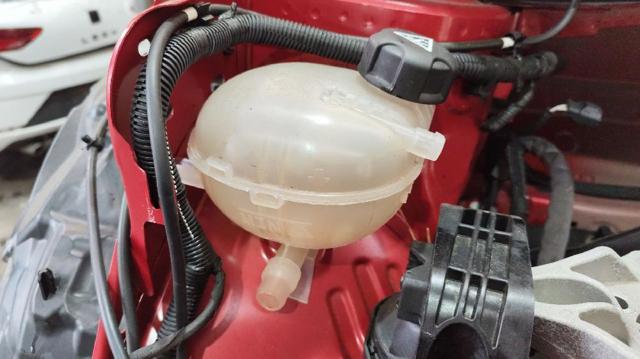 Zbiorniczek wyrównawczy układu chłodzenia 9824198680 OPEL