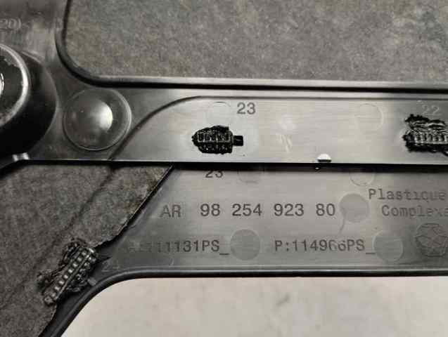 Pokrywa silnika dekoracyjna 9825492380 OPEL