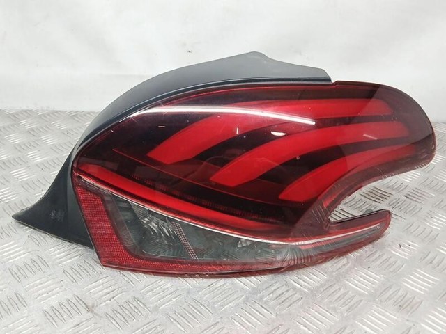Lampa zespolona tylna prawa 9825601180 PEUGEOT